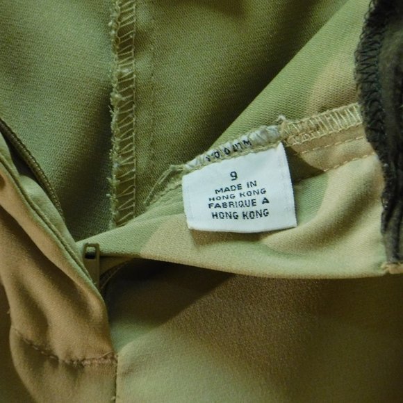 🔥 5/$25  2 pair of VTG Guess Jeans USA Capri with cuffs - Picture 7 of 8